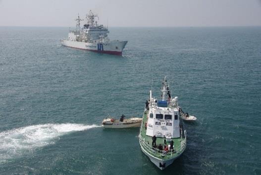 Along with these meetings in India and Japan, the joint exercises, where patrol vessels from the both sides participated in, were conducted respectively. * The piracy incident in Oct. 1999.