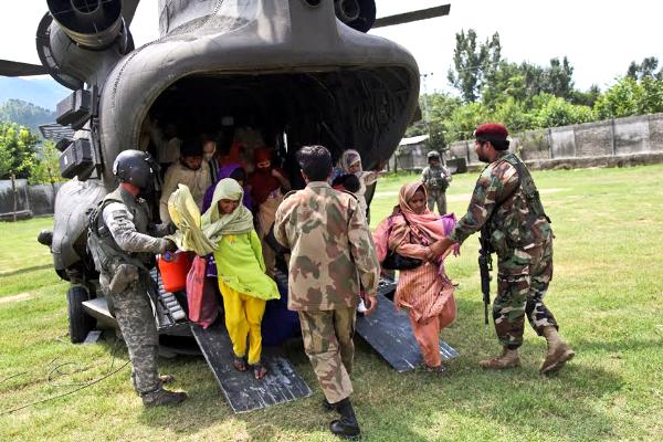 13 of 18 8/16/2010 1:21 PM A U.S. Army soldier and Pakistani troops help Pakistani residents as they disembark from a U.S. Army helicopter in Khwazakhela, Pakistan, as part of relief efforts to help flood victims, Aug.