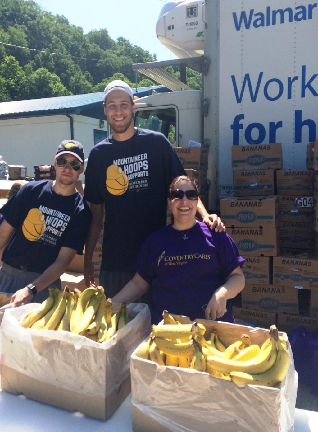 CCWV Provider News Community Outreach CoventryCares of WV Helps Feed Those In Need On June 7, 2016, members of the CoventryCares of West Virginia Community Outreach team spearheaded an effort to