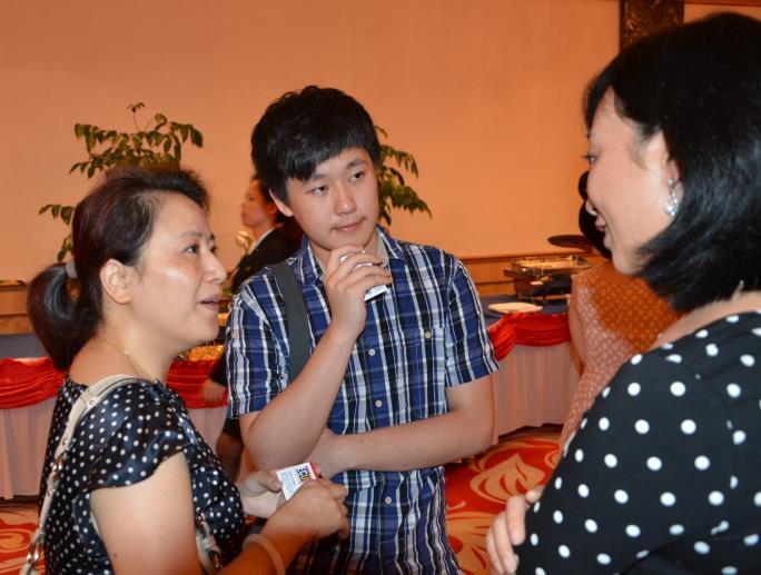 Empowering the Ambassadors (Ctd) Previous winners of the PYP competition together with parent discussing study options with WA University representative at the reunion party in Chengdu in July 2012