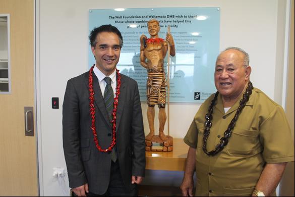 CEO Dr Dale Bramley with Matua Levao and the carving provided as a gift by the DHB.