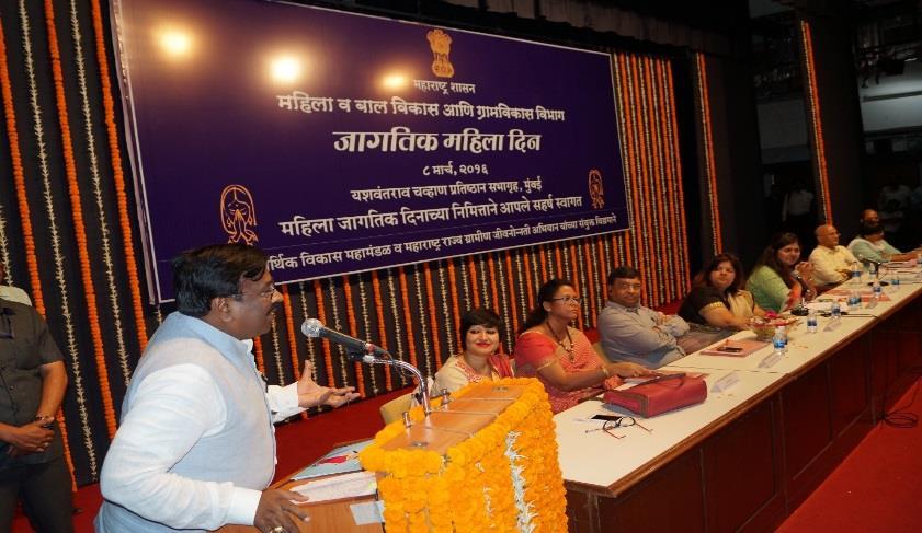 Shri. Sudhir Mungantiwar, Hon ble Cabinet Minister for Finance, Planning and Forests, Maharashtra, hailed the spirit of the women and spoke about various womenfriendly schemes and policies initiated