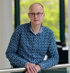 CASE STUDY Royal Society Fellowship Science Foundation Ireland awards investment of 43 million through SFI Investigators Programme Prof Kenneth Wolfe, University College Dublin Prof Kenneth Wolfe, a
