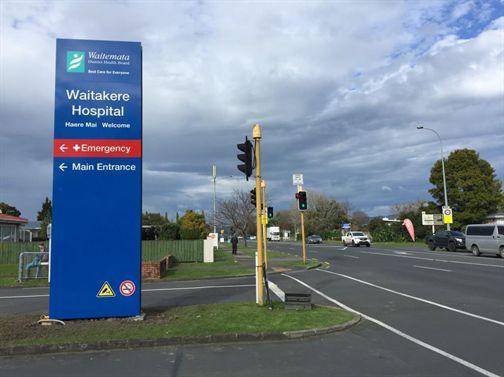 3.1 The new Waitakere Hospital external signage on Lincoln Road makes navigation easier for the public.