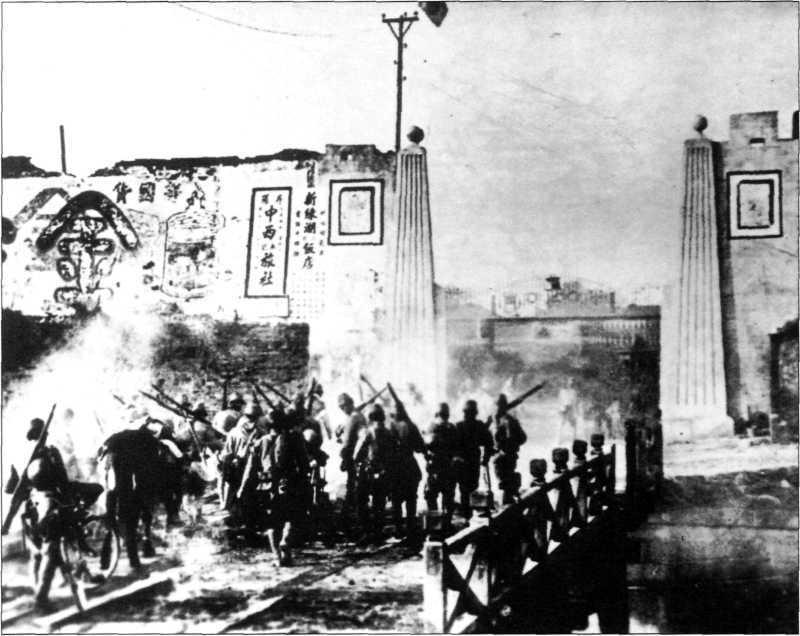 16 Essential Histories The Second World War (1) Japanese soldiers entering Nanking in December 1937. Japanese commanders unleashed days of wanton slaughter in the city, the notorious Rape of Nanking.