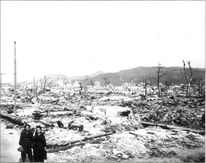 84 Essential Histories The Second World War (1) The aftermath of the atomic bomb attack on Hiroshima on 6 August 1945.