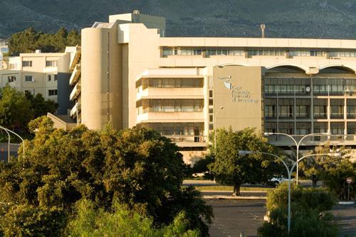 the greater Cape Town region The only University of Technology in the region Member of the Cape Higher Education Consortium (CHEC) www.cput.ac.