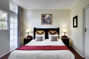 suite. Accommodation (Basic) www.capesuites.