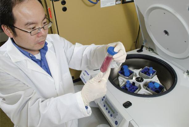 MSU RESEARCHER Finds Link to H5N1 Bird Flu Henry Wan uses a centrifuge to isolate the flu viruses he researches.