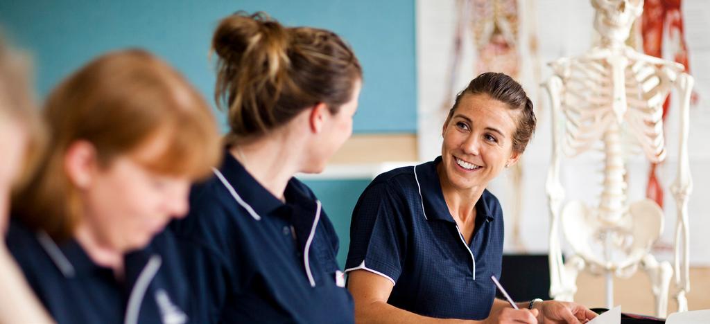 Professional Experience Placement All students are required to undertake a minimum of 400 hours of placement in the Diploma of Nursing (HLT54115).