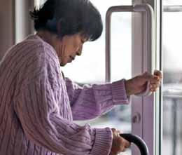 Module 2: I want to go home! How to distract and redirect People with dementia may behave in ways that are potentially unsafe, such as trying to leave their residence.