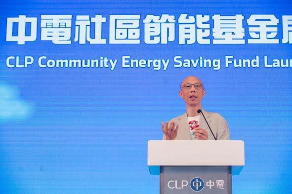 Photo 3 The Secretary for the Environment of the HKSARG Mr Wong Kam-sing supports CLP Power for offering assistance to people living in subdivided units