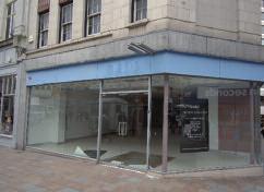 MAKING THE MOST OF EMPTY UNITS A National Problem: December 2008 saw the highest vacancy rate across the UK since records began with around 135,000 empty shops including high profile retailers like