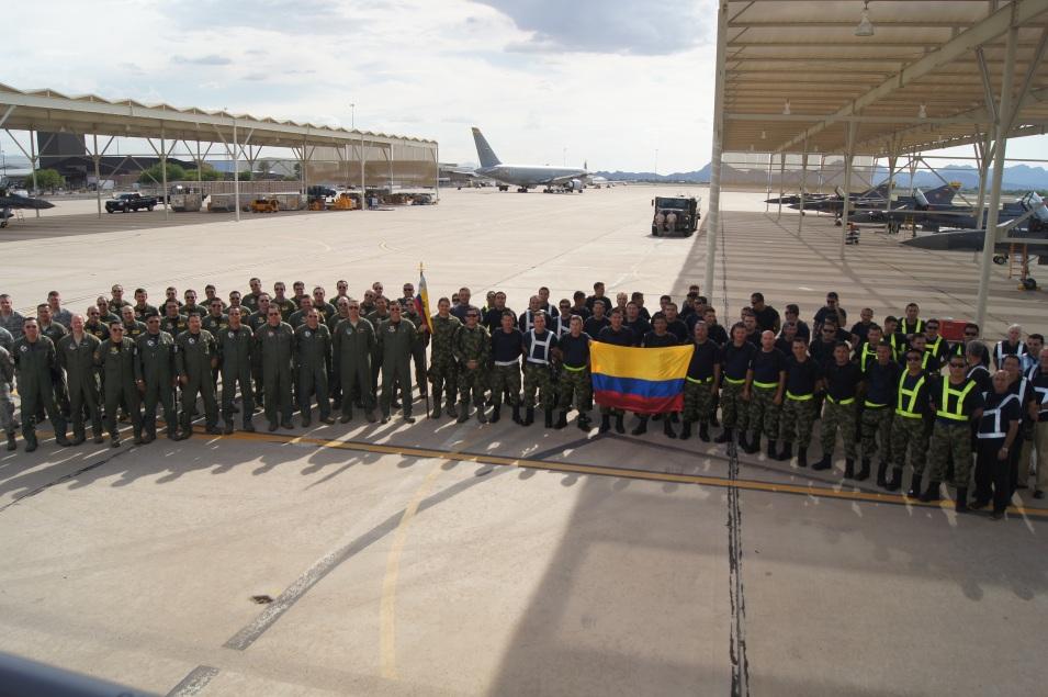 METHODOLOGICAL ASPECTS Type of Study Transversal descriptive Population Staff officers and NCOs of Colombian Air Force, pilots and flight