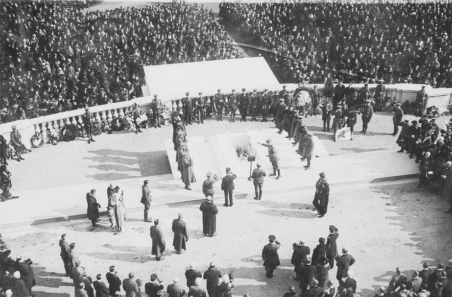 The Unknown Soldier After the war, in 1921, Congress called for the selection of an unknown soldier to be interred in the United States.
