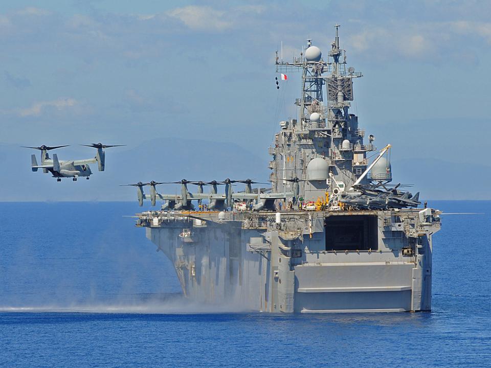 MV-22B Osprey Cntrl f Aircraft and Missiles Anti-Air Warfare Assault Supprt Aerial Recnnaissance Offensive Air Supprt Electrnic Warfare FRP 2005; IOC 2007 Deplyments: 14; 3 OIF, 6 OEF, 5 MEU Missins: