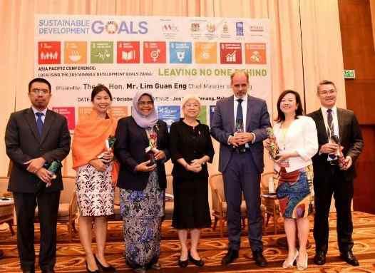 ü The Asia-Pacific Conference on Localising SDGs: Leaving No One Behind, 25-26 October 2017 in Penang She delivered her remarks on the role of UCLG ASPAC in empowering