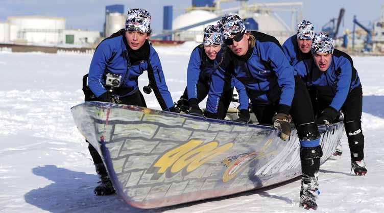 SHORT Takes Photo: MCpl Marc-Andre Gaudreault A team from Québec City s Naval Reserve Division HMCS Montcalm pushes its canoe across the ice February 4 while training for the Québec Winter Carnival