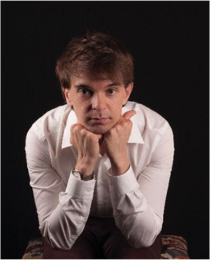 After graduating with highest honors from the Regional Conservatory of Toulon, he began his studies at the National Conservatory of Paris, where he is pursuing a double major in organ and harpsichord.