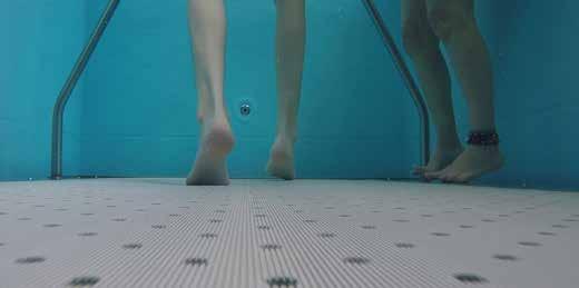 (3) Therapists consult footage of the patient s walk captured by underwater cameras to individualize treatment.