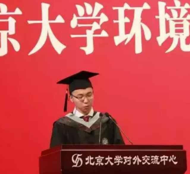 Graduate student Zhuanglei Zou and