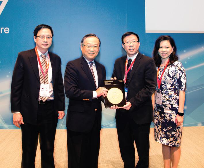 REDUCING MULTIPLE APPOINTMENTS St Luke s Hospital, together with NUHS and Frontier Family Medicine Clinic, receiving their medal from Gan Kim Yong, Minister for Health (second from left), for the PAC