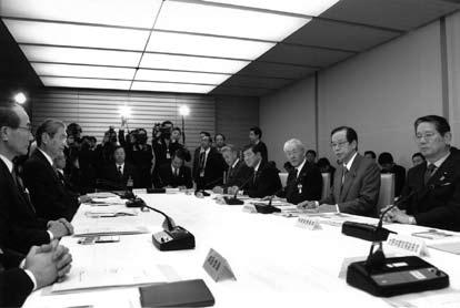 Part IV Reform of the Ministry of Defense The 6th meeting of the Council for Reforming the Ministry of Defense, attended by Prime Minister Fukuda (March 2008) [Cabinet Public Relations Office] The