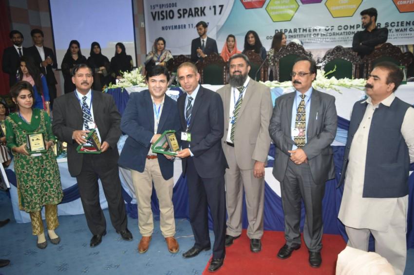 Barkan Saeed was the Chief Guest at COMSATS Wah VisioSpark2017 competition, he distributed