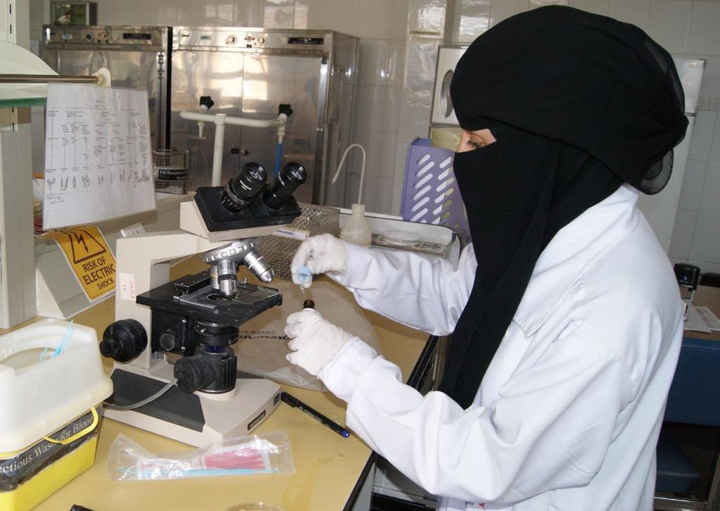 32 ANNUAL REPORT 2017 In Yemen, the strengthening of laboratory functions has been a priority especially with the ongoing outbreaks of cholera and diphtheria Credit: Sadeq Al-Wesabi Emergency risk