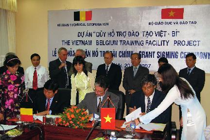 SEAMEO RETRAC SEAMEO RETRAC Grant Signing Ceremony on Vietnam - Belgium