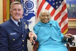 COAST GUARD WOMEN MAKING HISTORY: Coast Guard honors Centenarian, first African American woman to enlist in Coast Guard Mar 12th, 2015 0 Comment Coast Guard Commandant Adm. Paul Zukunft with Dr.