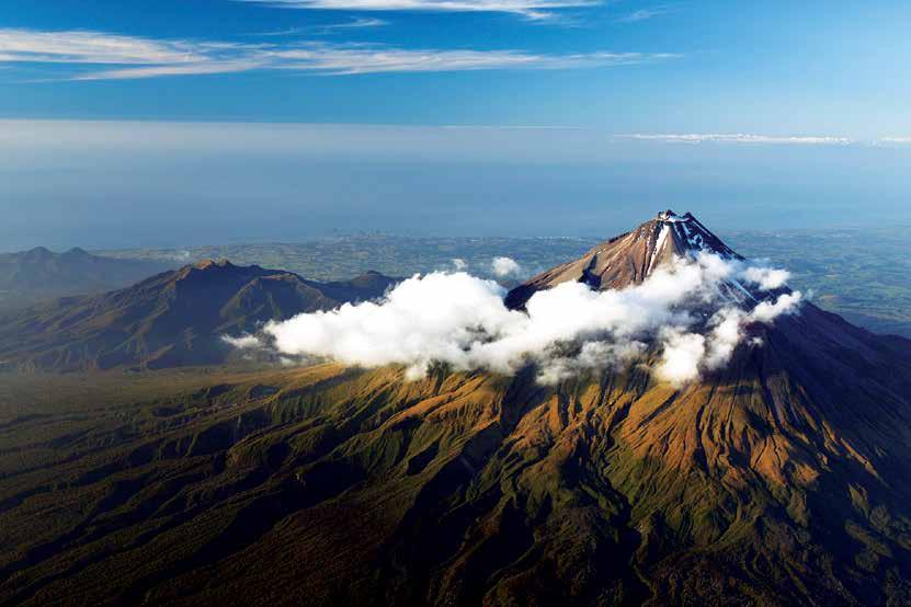 BACKGROUND Welcome to the Taranaki Region The Journey of Mount Taranaki 2 In the past many magnificent mountain gods lived near the heart of the North Island Te Ika a Māui (the fish of Māui):