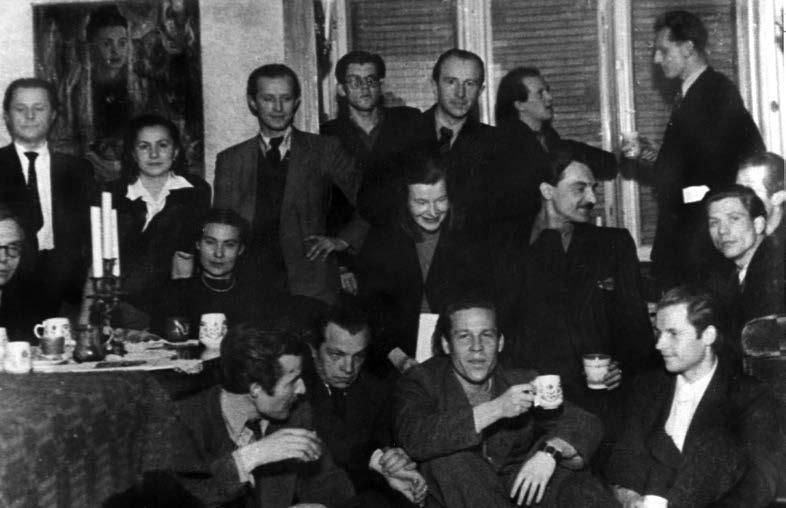 8. Kultūrinis penktadienis pas dailininką Adolfą Valešką. Apie 1948 m. I eilėje sėdi: Juozas Bakis, B. Grėblys-Grėbliūnas, Henrikas Nagys, nežin. asmuo.