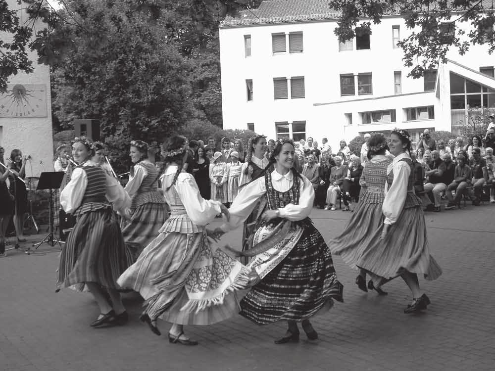 PLB kraštų žinios Vasario 16-osios gimnazija kviečia lietuvių kilmės jaunuolius iš užjūrio Hüttenfeldas, gruodžio 15 d.