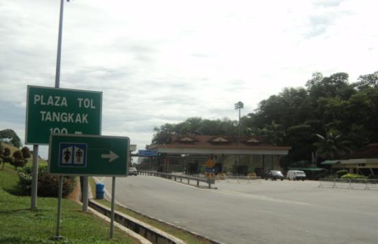 INTRODUCTION The name of Tangkak arises from the tale of tang Merangkak.
