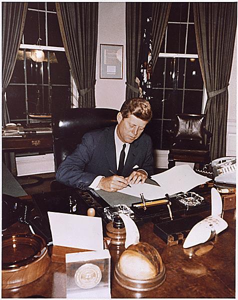 The Blockade Begins Kennedy went on TV to announce his decision Blockade took effect next morning Most