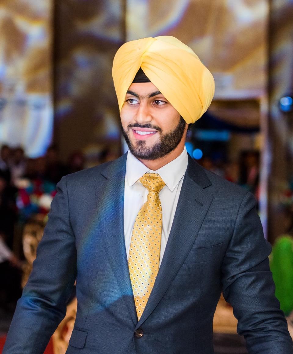 Karanjit Singh 18 Karanjit is a senior at Canisius College majoring in Entrepreneurship and Management, with a minor in Global Supply Chain Management.