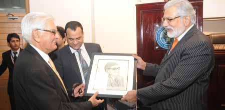 OCT-DEC 2011 NUST / HIGHLIGHTS QUARTERLY NEWSLETTER Dr. Ishfaq Ahmad graces Meet the Scientist programme NUST was proud to welcome Pakistan s distinguished scientist, Dr.