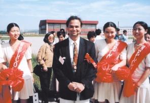 1 2 3 4 24x7 acknowledges ORBIS International, its staff, and its volunteers for the photographs provided for this article. 1. Ismael Cordero with a welcoming committee in Taiyuan, China. 2. The ORBIS DC-10's audiovisual studio.