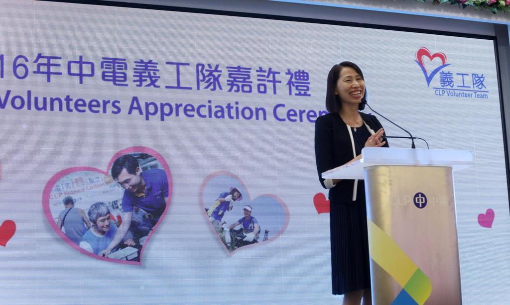 Photo 2 Director of Social Welfare Ms Carol Yip praises CLP