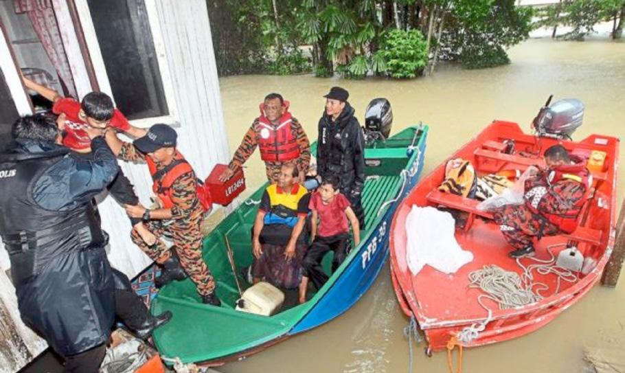 Editorial The Record-Setting Flood of 2014 in Kelantan the disaster. The average number of cases that presented to the emergency (ER) at HUSM was 180 cases/day.