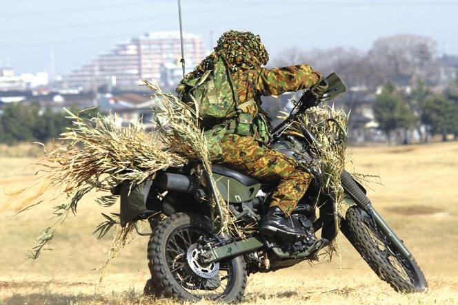 TOPICS O n January 13, the GSDF 1st Airborne Brigade commenced this year s jump training