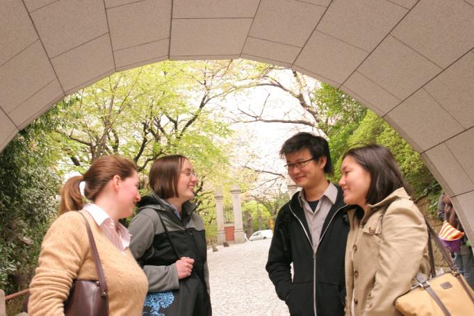 Keio s International Dimension 1187 International Students from 70 countries including: Korea 355 China 310 Taiwan 70 USA 73 France 52 229 Study Abroad Students 199 Visiting Researchers 171 Faculty