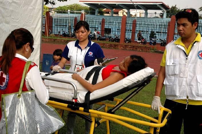 Red Cross health volunteers attend to an evacuee at the Philippines Sports Area (Ultra). PRC established a 50-bed in-and-out-patient medical station at Ultra.