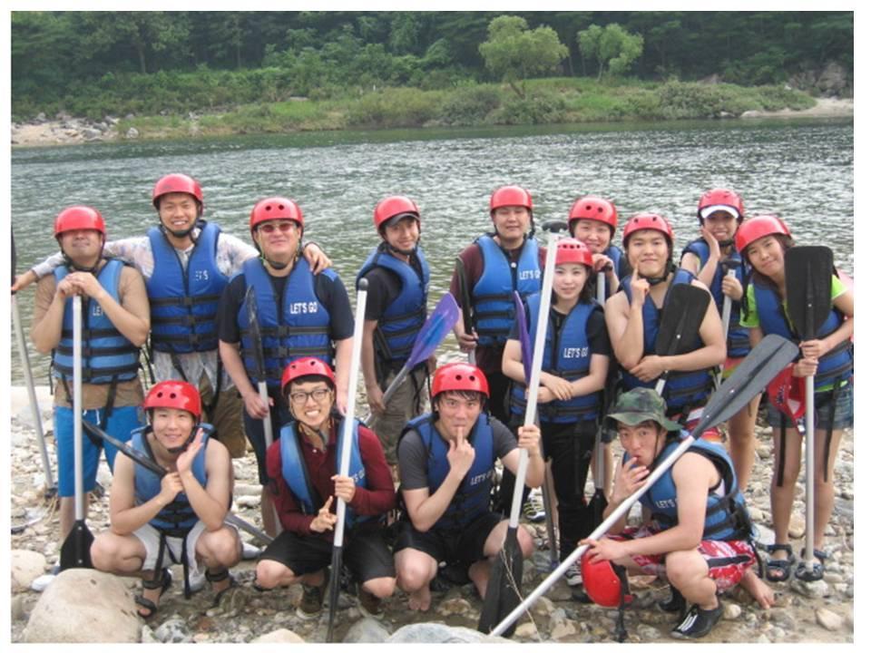 Rafting with Students at the Gyungho River Profs.