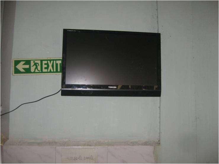 LCD TV in