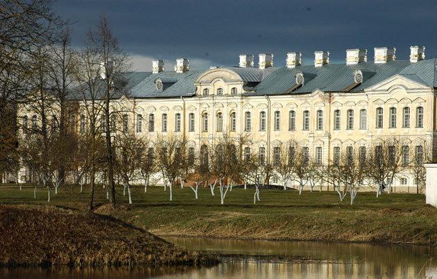 The administrative centre of the municipality is Pilsrundale, located 80 km from Riga, 15 km from Bauska, 45 km from Jelgava.