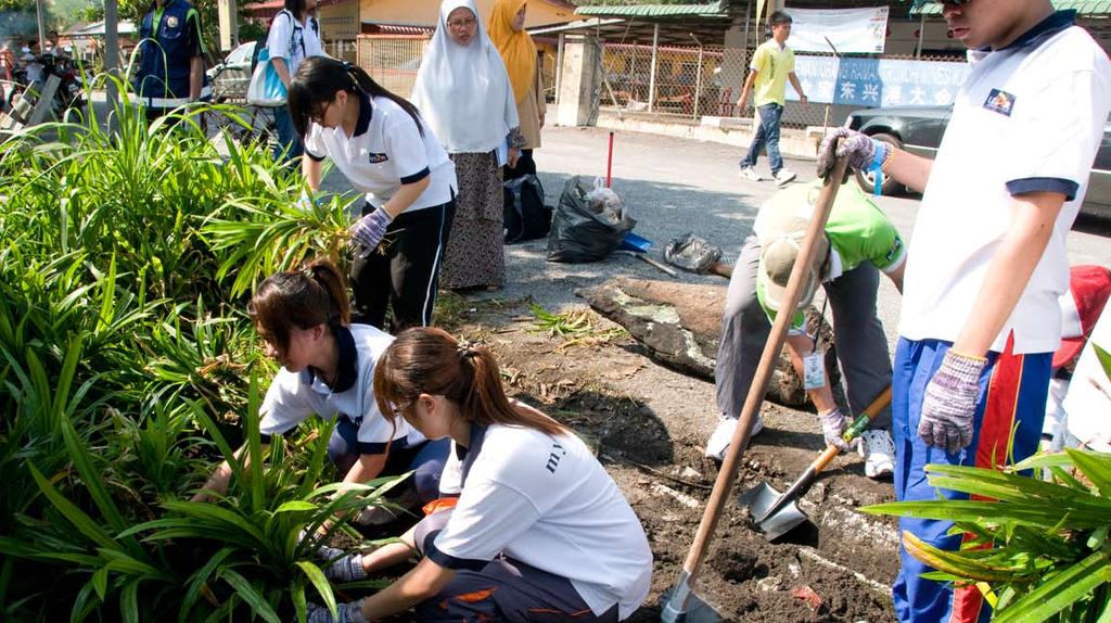 Reaching Out To develop the spirit of caring among students and enhance awareness among students on the importance of community service, UTAR encourages its students to be involved in community