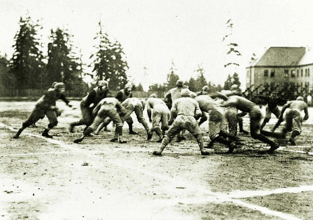 1 9 0 0 s When Washington and Idaho battled to a scoreless tie in 1907, the outcome appeared