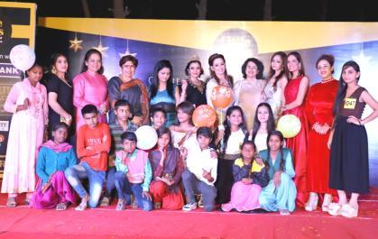 Rita Kalra and glamorous models of the city with children from urban slum Birthday of Spouses R ann